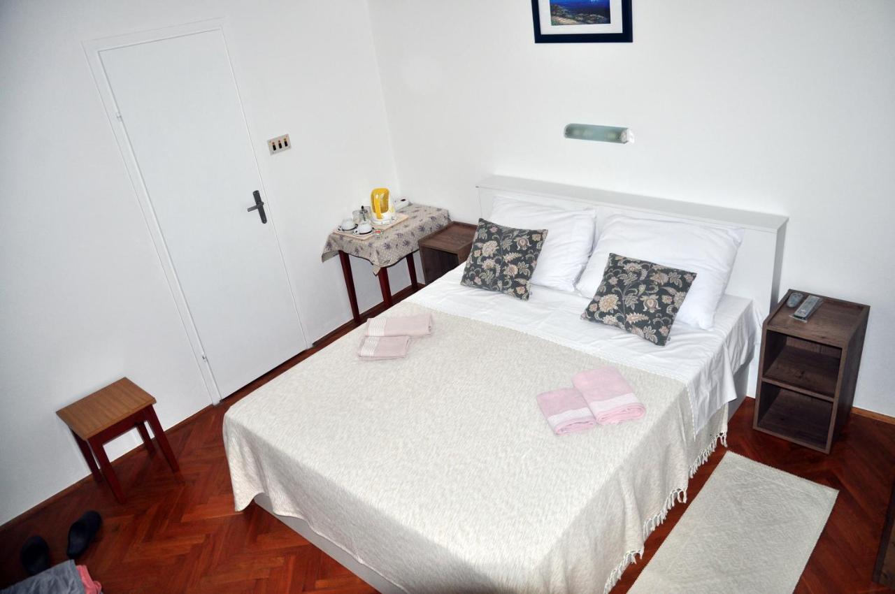 Rose Rooms At Island Of Rab Banjol Exteriör bild